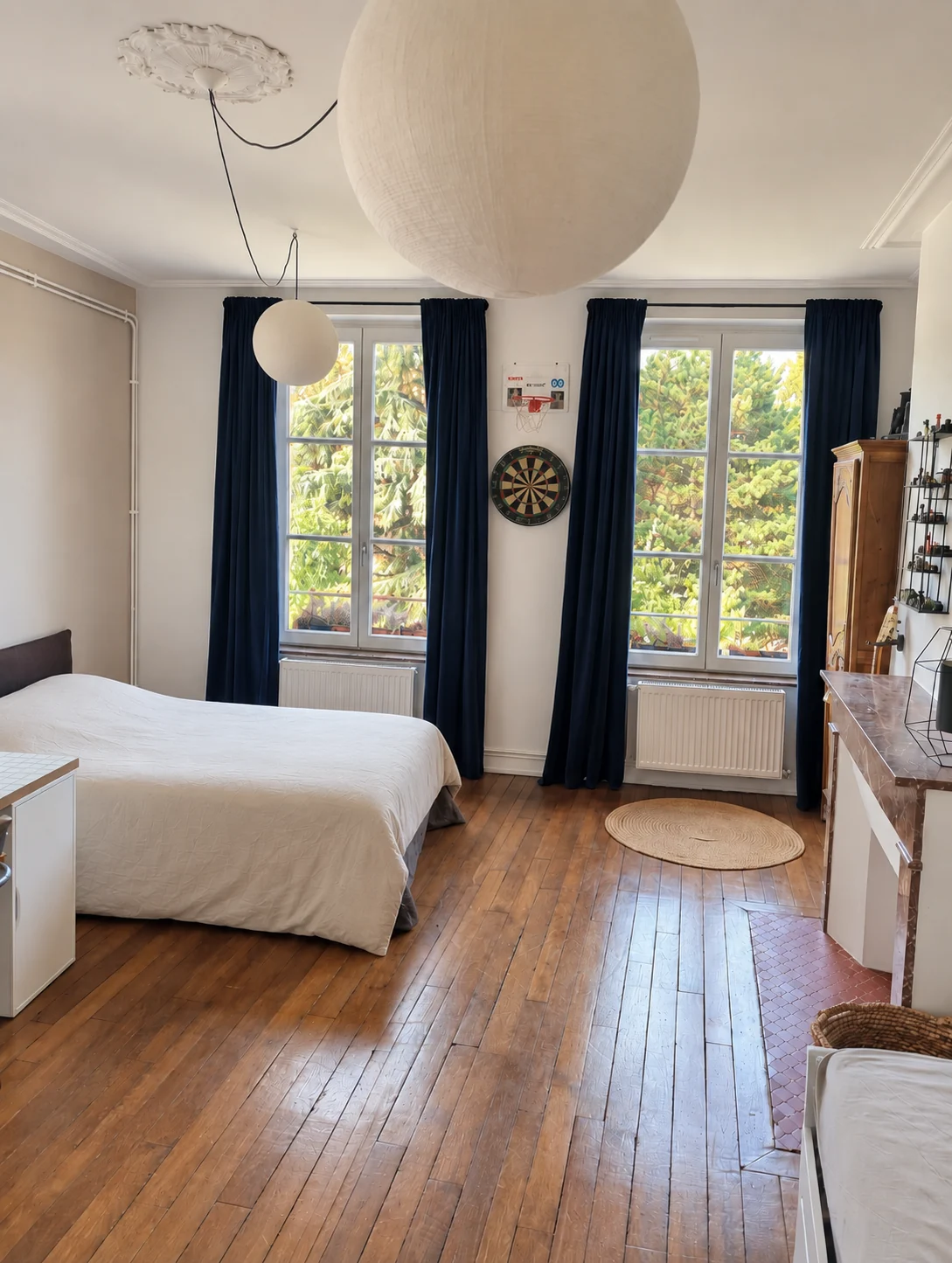 La grande chambre et ses deux fenêtres, dans sa nouvelle disposition